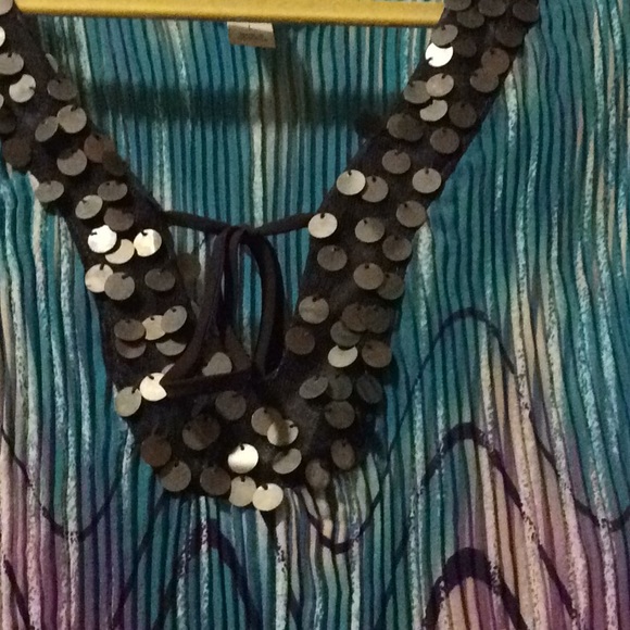 Top - Picture 2 of 4